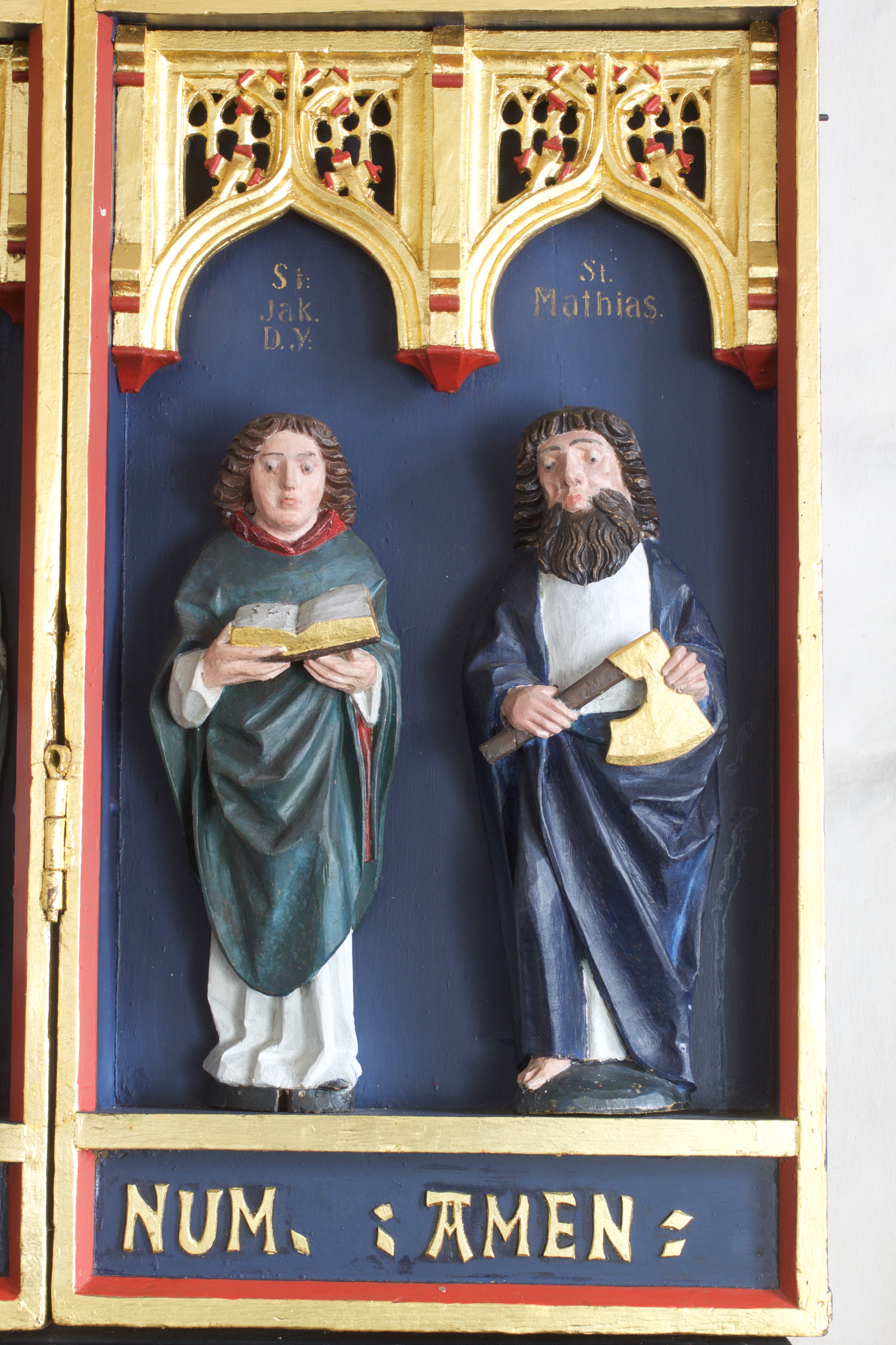 Detalje i Kornerup Kirkes altertavle: Jakob den yngre med bibel og Mathias med økse